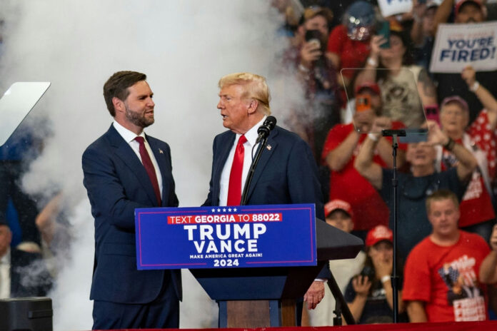 shutterstock_2499200129 Vance, Trump